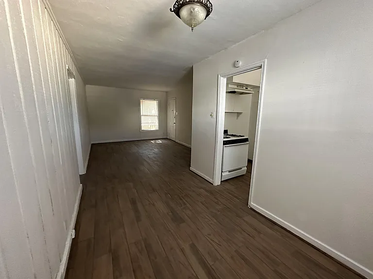 4402 Roseland St — Photo 18