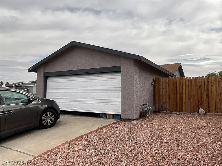 707 Honeybee Ct — Photo 3