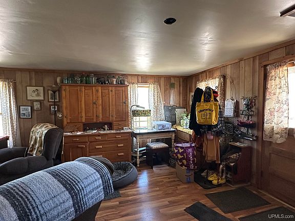 2nd image of 421 & 419 Cary Rd