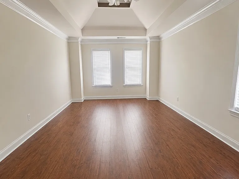 10295 Medridge Cir — Photo 8