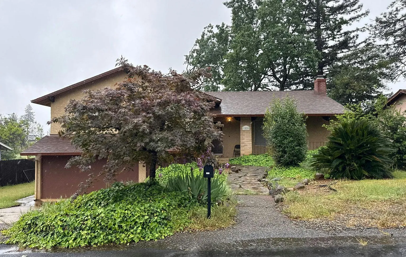 1828 Arrowhead Dr photo 1