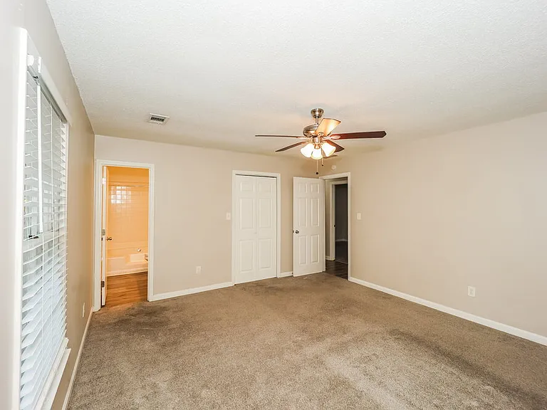 10916 Clearwater Dr — Photo 11