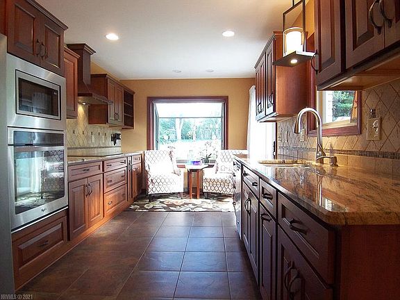 5th image of 1109 Mourning Dove Dr