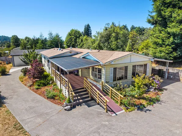 44 Primrose Ln, McKinleyville, CA 95519