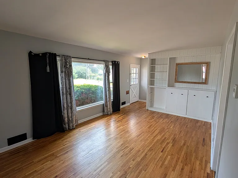 215 Edgewood Ave — Photo 4