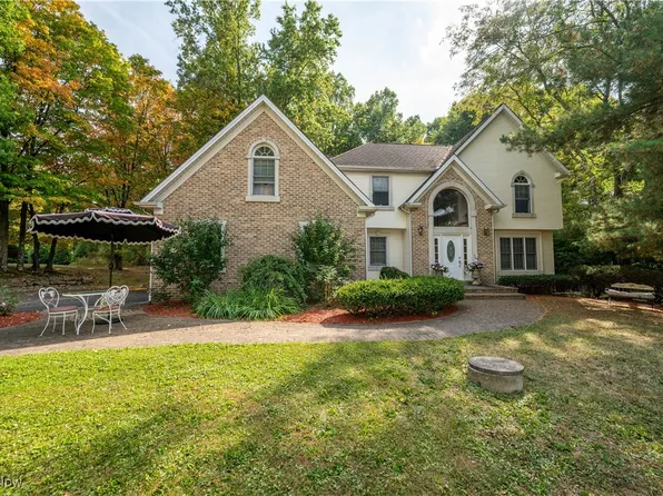 6261 Whispering Meadows Dr, Canfield, OH 44406