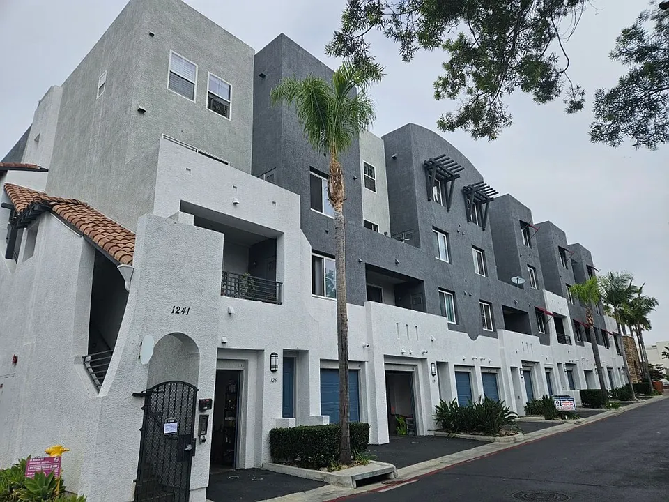 1241 Santa Cora Ave #332