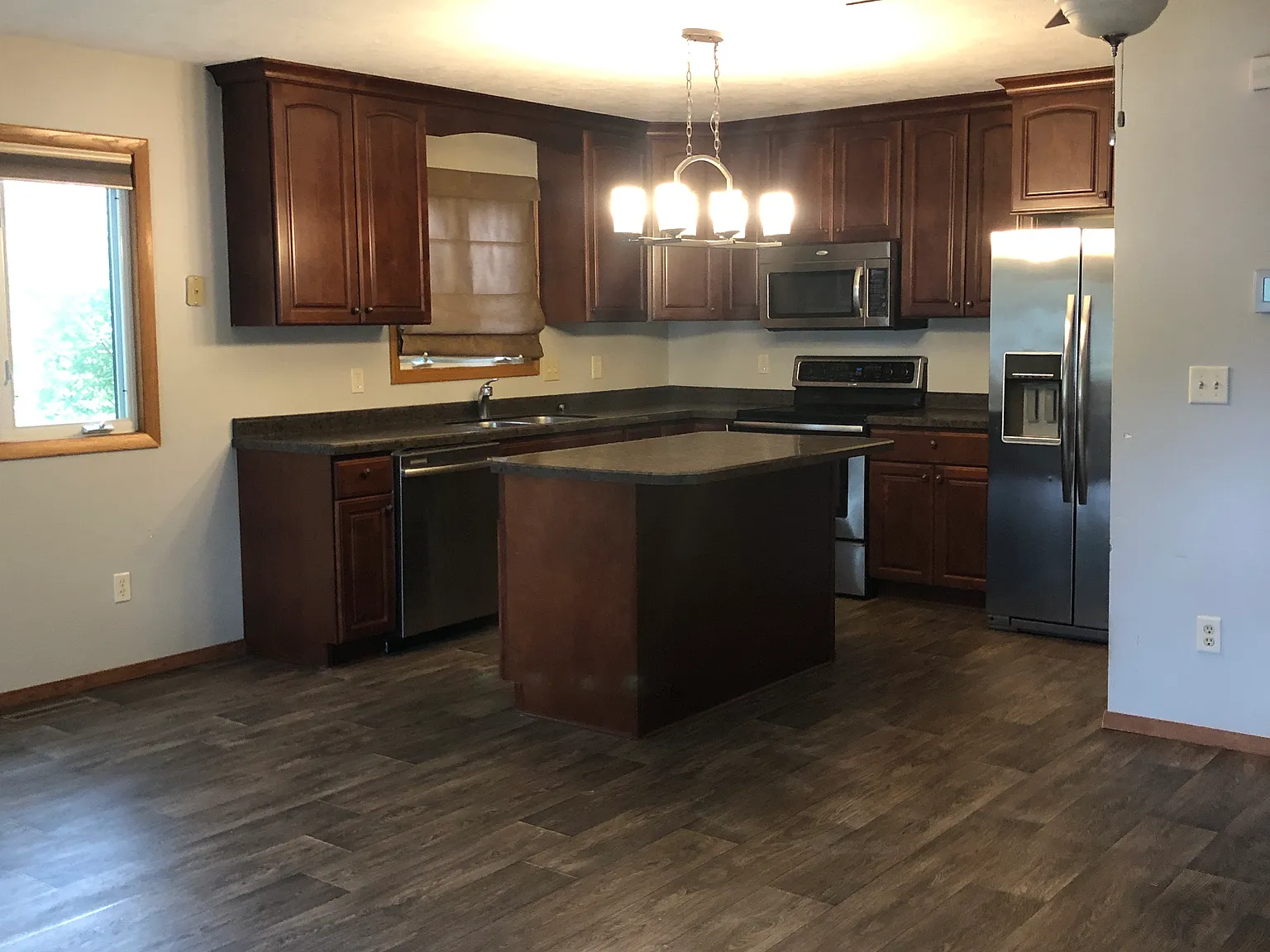 4 bed, 2.5 bath, 2148 sqft, $1,750 — Photo 2