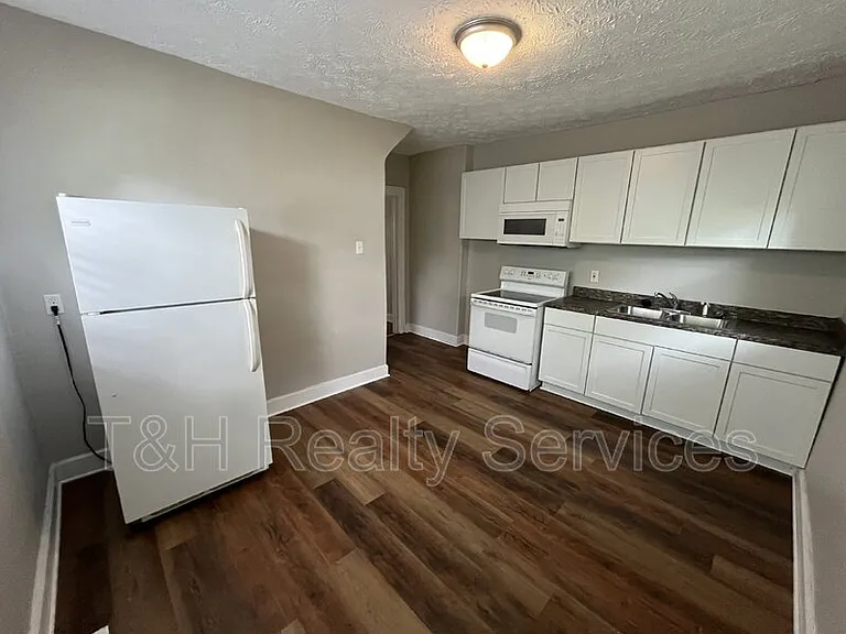 560 Udell St — Photo 7