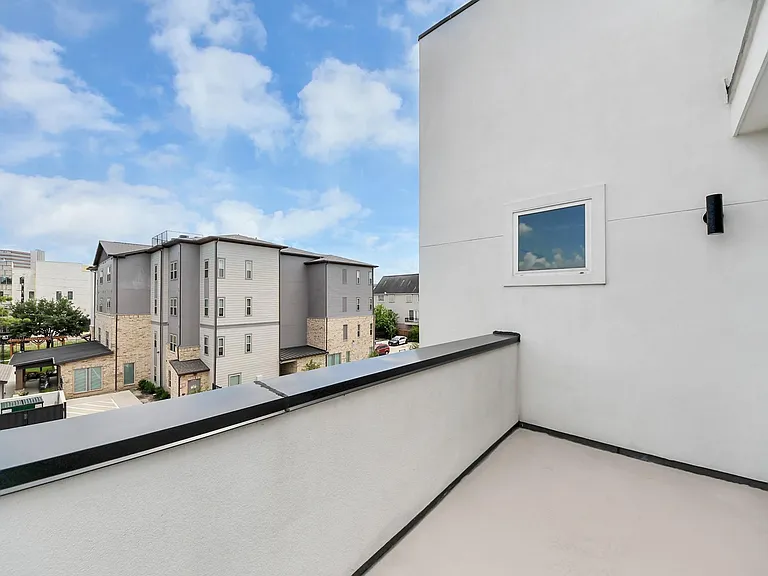 5823 Dolores St — Photo 10