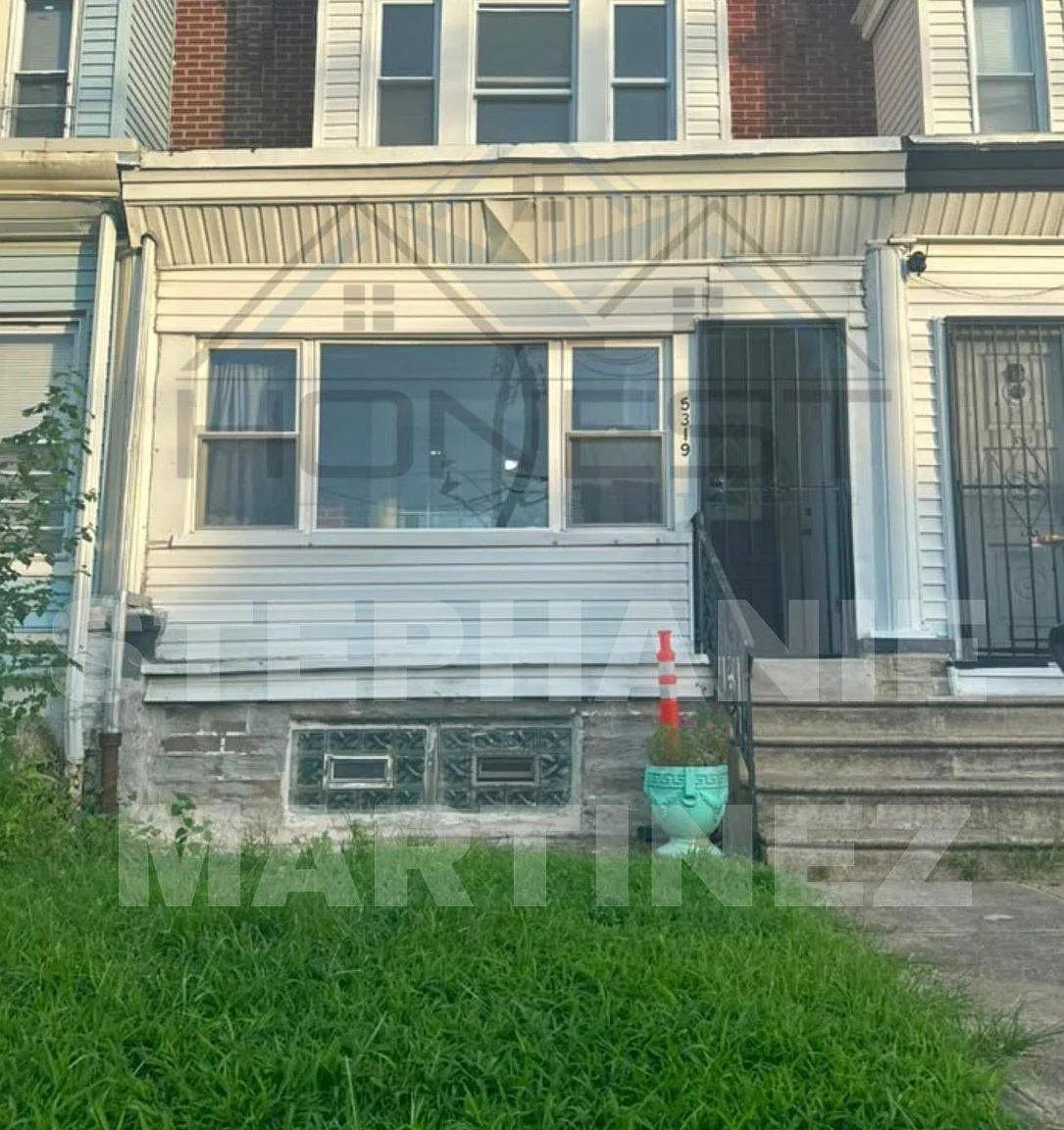 3 bed, 1.0 bath, 1128 sqft, $1,600 — Photo 1