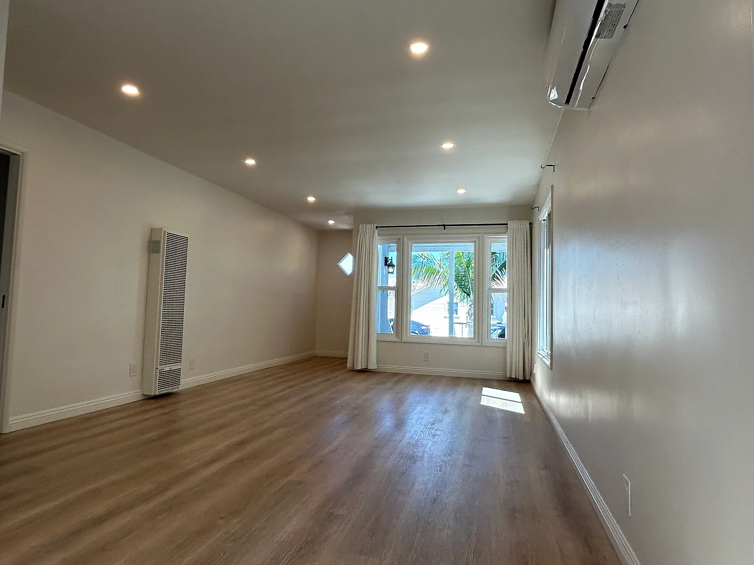 2 bed, 912 sqft, $2,850 — Photo 4
