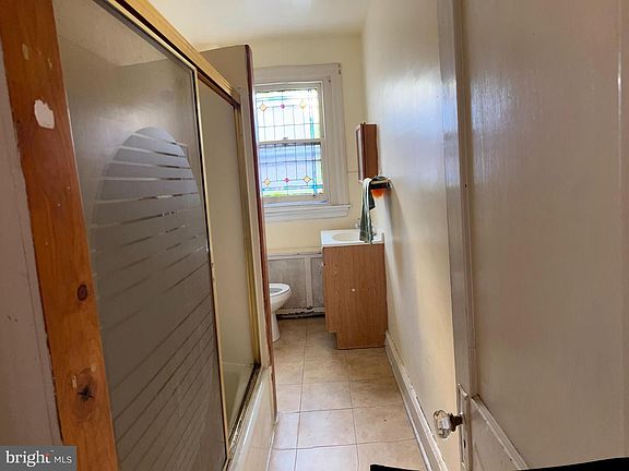 5th image of 229 W Chew Ave