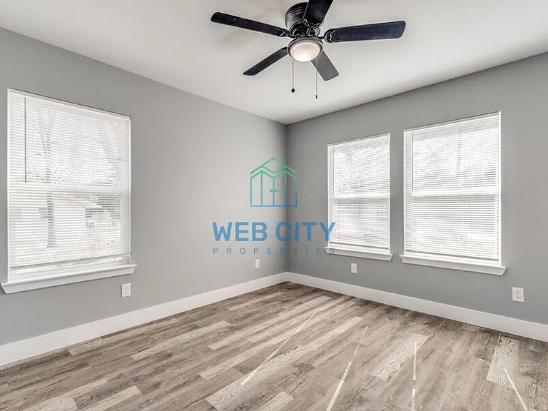 3207 Mallory Dr — Photo 7