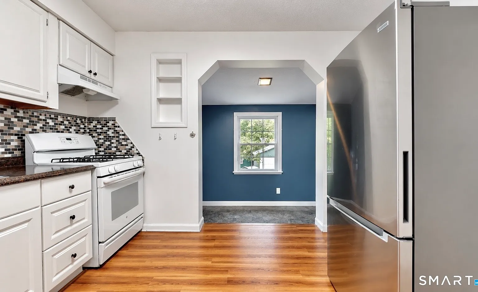 2 bed, 1.0 bath, 2069 sqft, $2,600 — Photo 3