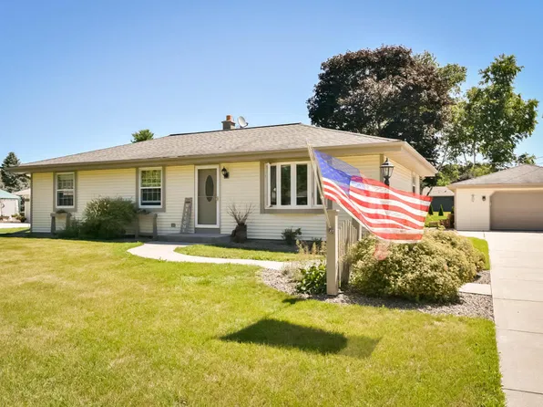 5750 Debbie Ln, West Bend, WI 53095