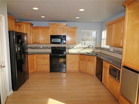 5th image of 2407 Lindsey Dr