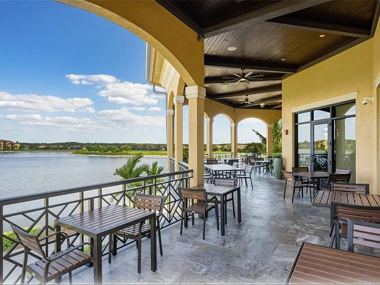 Clubhouse Dining Exterior Seating