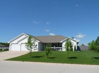 1709 Pine Tree Ln, Luxemburg, WI 54217