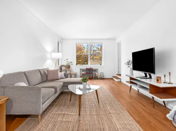 920 East 17th Street image 2 of 7