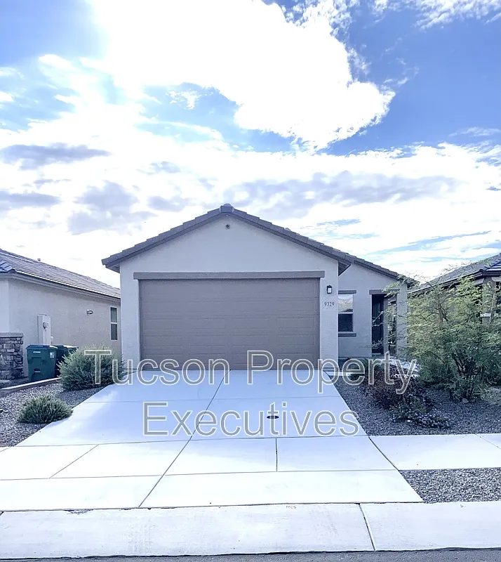 3 bed, 2.0 bath, 1500 sqft, $2,500 — Photo 1
