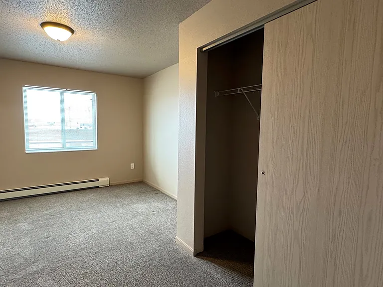 Oakview Apartments 1410 — Photo 16