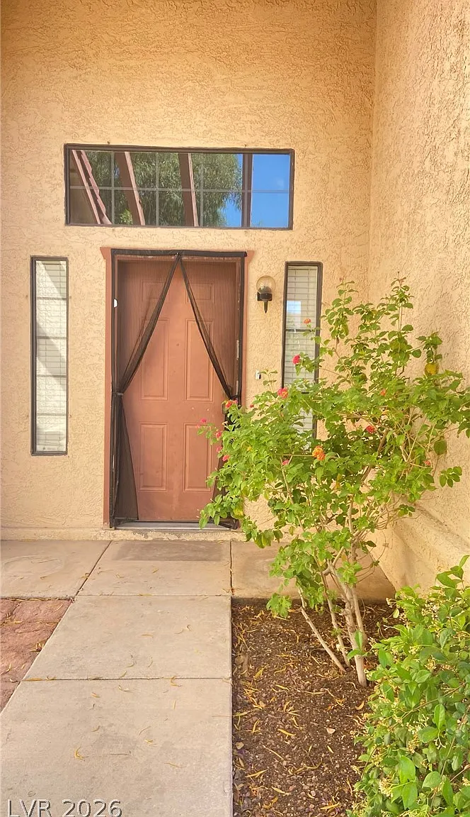 3 bed, 2.0 bath, 1607 sqft, $2,105 — Photo 3
