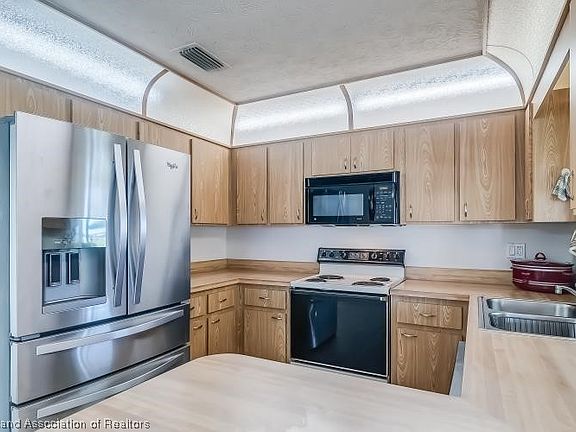 4th image of 1619 Lakeshore Dr