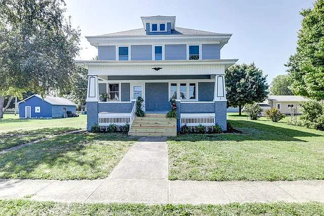 105 W South St photo 1