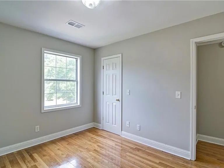 542 Parkstone Ln — Photo 22