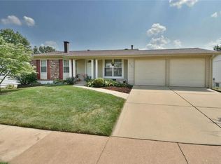 348 Parma Dr, Ballwin, MO 63021