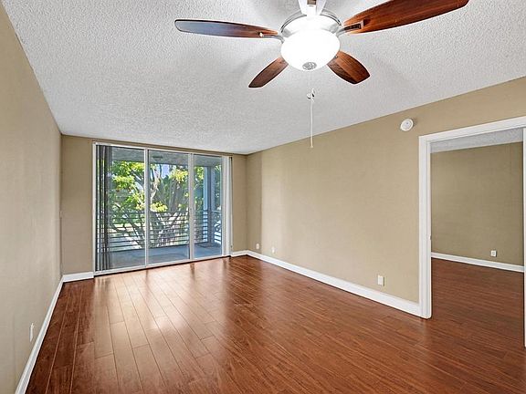 5th image of 9235 Lagoon Pl APT 308