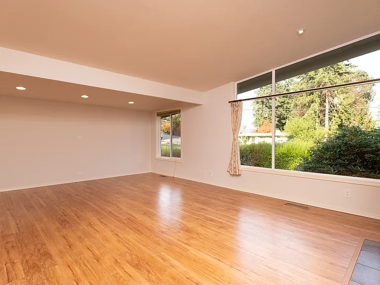 15323 SE 42nd St — Photo 9