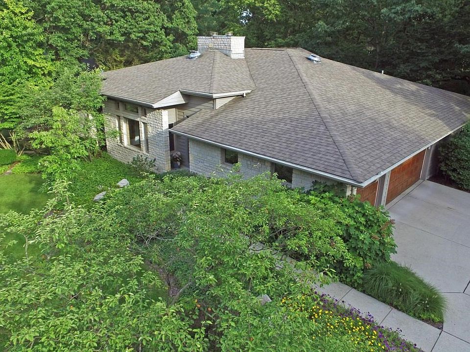 Home nestled in the woods w/ravine