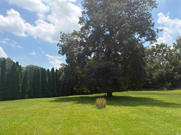 335 Tioga Rd, Monticello, IN 47960