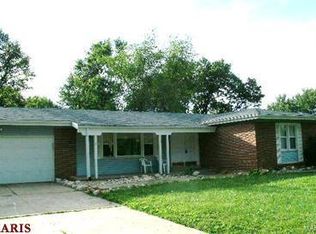 13305 Old Jamestown Rd, Florissant, MO 63033