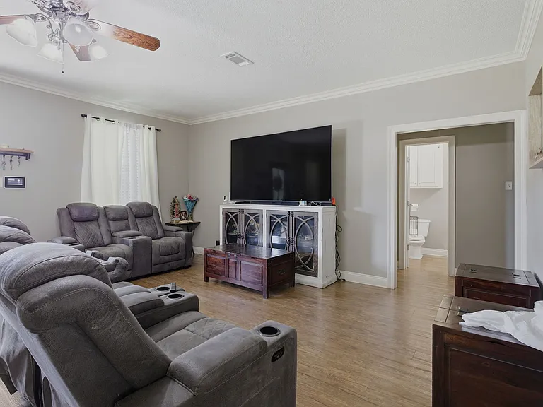 1115 Magdalena Dr — Photo 4