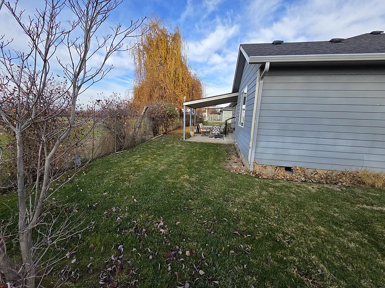 208 Sunset Ln — Photo 6