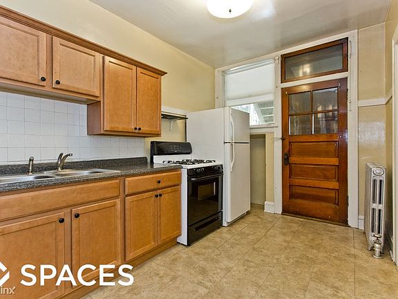 2nd image of 2327 W Winnemac Ave #Unt2329-1