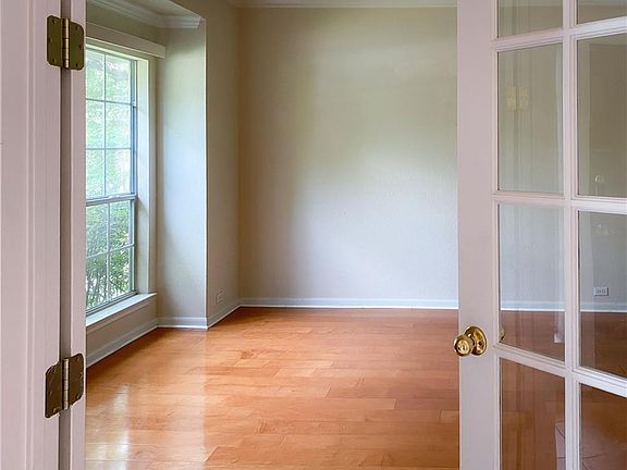2nd image of 10513 Brimfield Ct