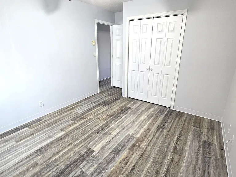 704 Vivian St — Photo 4