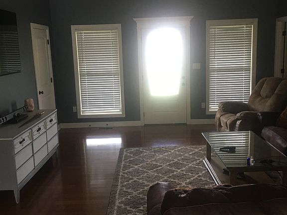 4th image of 91 Henry Ct