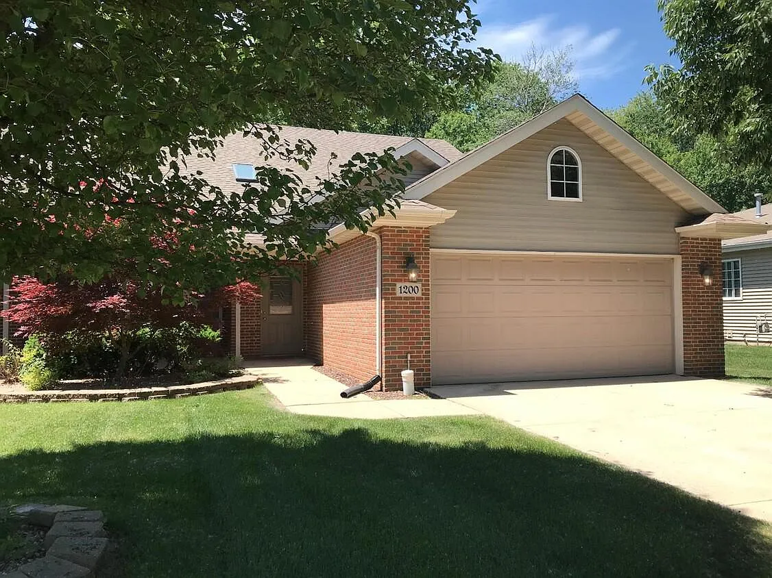 1200 Griffin Lake Ave — Photo 1