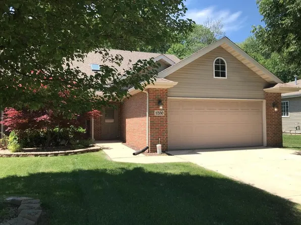 1200 Griffin Lake Ave, Chesterton, IN 46304