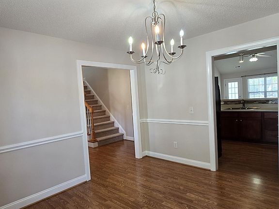 5th image of 2553 Saddleback Drive #A