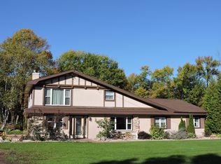 1387 N Oakwood Rd, Oshkosh, WI 54904