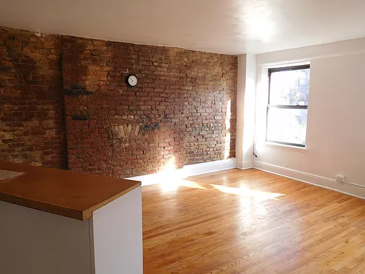 Rented by Renetta Real Estate | media 32