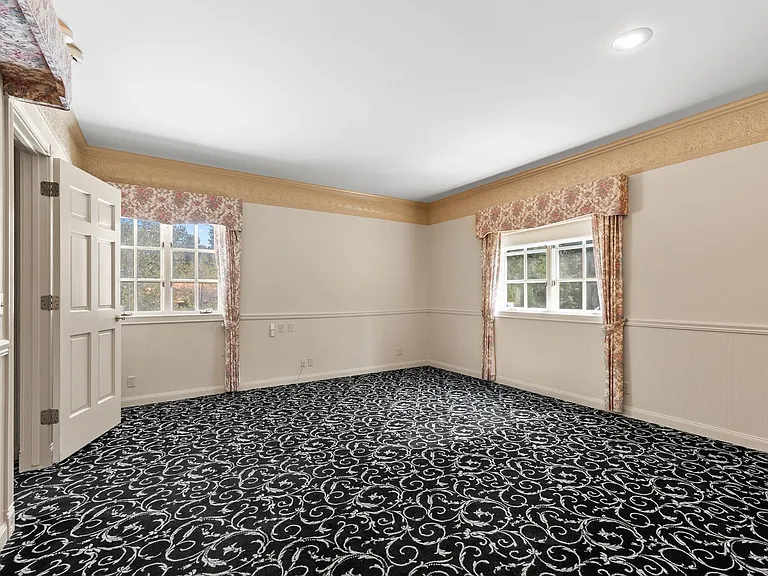 2024 E Southeast Blvd — Photo 30