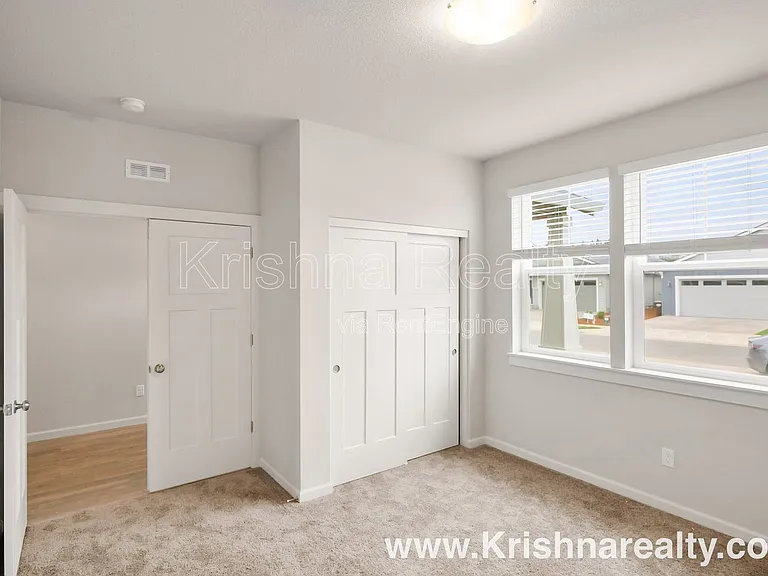 1004 S 31st Ave — Photo 4