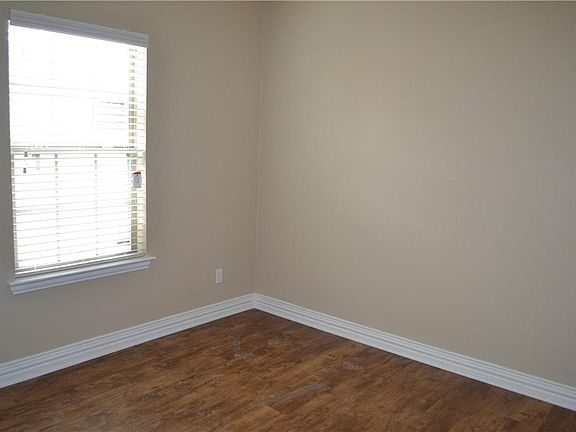4th image of 609 Franklin Ave